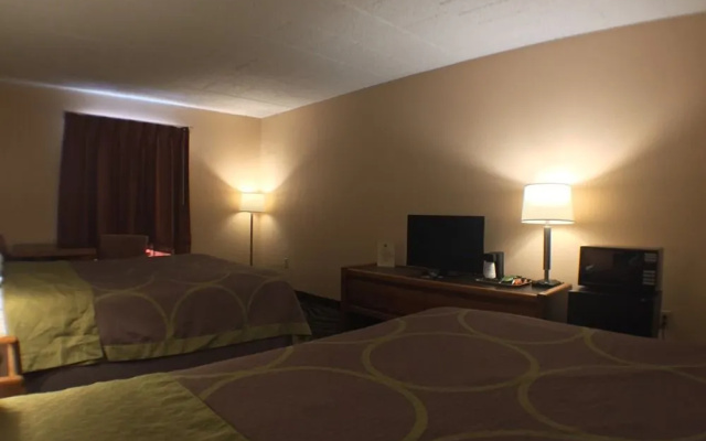 photo 2 of Super 8 Batavia E Of Darien Lake Theme Park