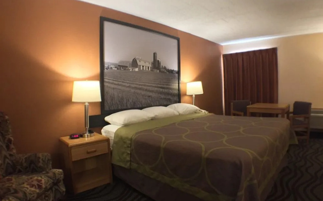 photo 4 of Super 8 Batavia E Of Darien Lake Theme Park