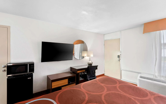 photo 3 of Super 8 by Wyndham Baton Rouge/I-10