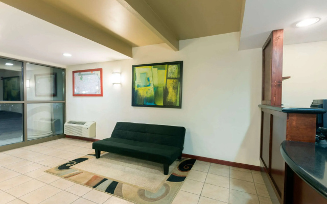 photo 2 of Super 8 by Wyndham Beaver Falls