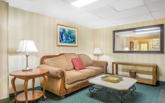 photo 3 of Super 8 by Wyndham Bentonville