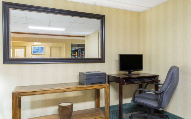 photo 5 of Super 8 by Wyndham Bentonville