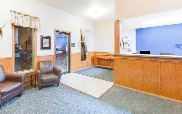 photo 2 of Super 8 by Wyndham Burlington