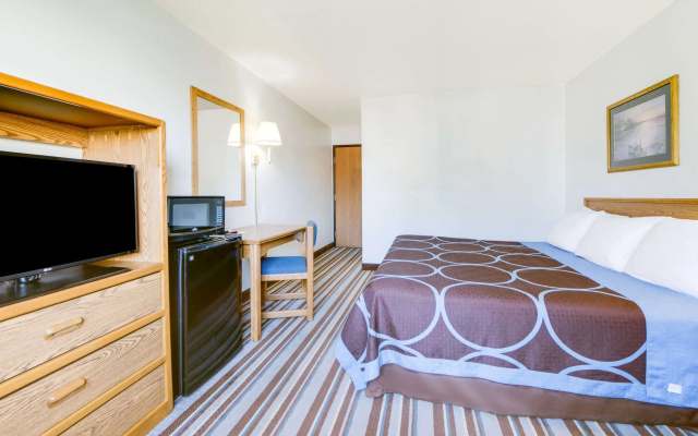 photo 4 of Super 8 by Wyndham Burlington