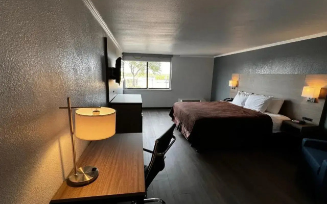 photo 4 of Super 8 by Wyndham Fort Worth Entertainment District