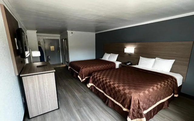 photo 5 of Super 8 by Wyndham Fort Worth Entertainment District