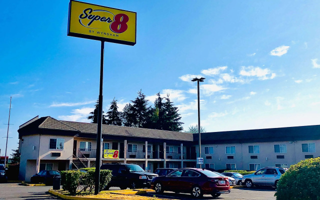 photo 3 of Super 8 Lynnwood