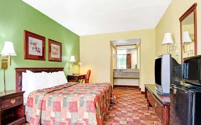 photo 3 of Super 8 by Wyndham Nashville Near Downtown / I-40