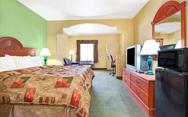 photo 4 of Super 8 by Wyndham Nashville Near Downtown / I-40