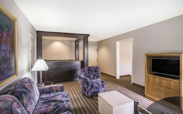 photo 5 of Super 8 by Wyndham Oxford