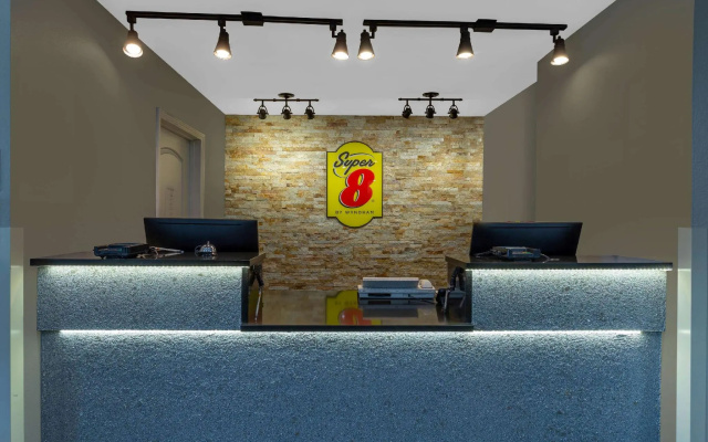 photo 2 of Super 8 by Wyndham South Holland