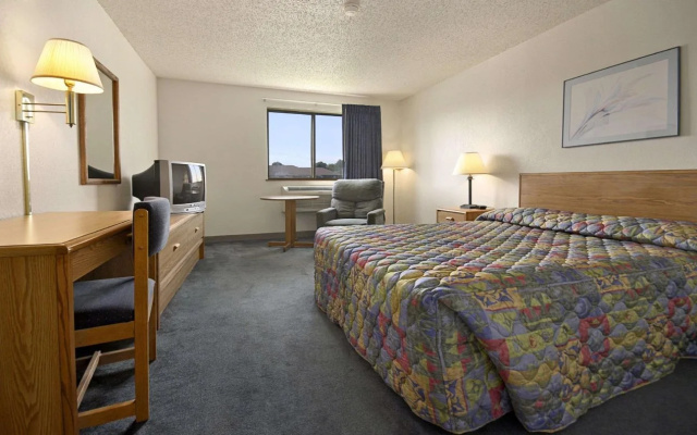 photo 2 of Super 8 by Wyndham Springfield North I-44