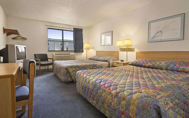 photo 3 of Super 8 by Wyndham Springfield North I-44