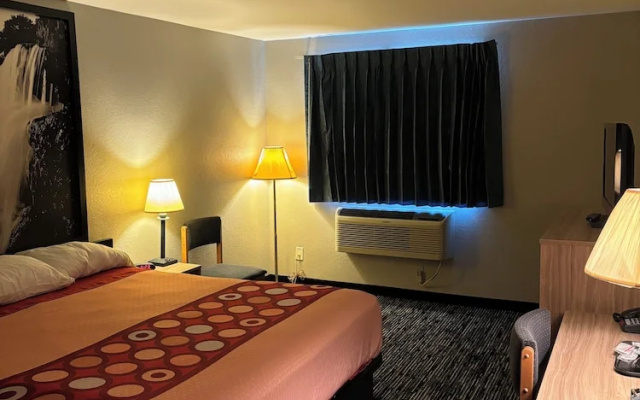 photo 5 of Super 8 by Wyndham Springfield North I-44