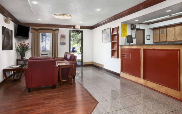 photo 2 of Super 8 by Wyndham Canton/Livonia Area