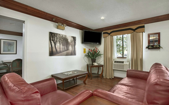 photo 3 of Super 8 by Wyndham Canton/Livonia Area
