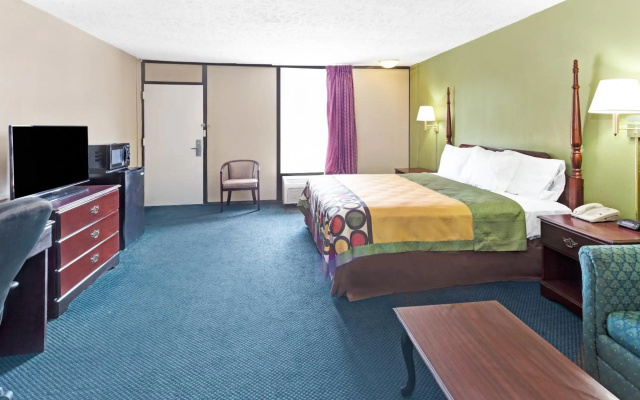 photo 4 of Super 8 by Wyndham Carrollton GA