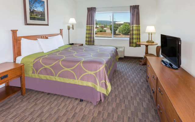 photo 5 of Super 8 by Wyndham Central Pt Medford
