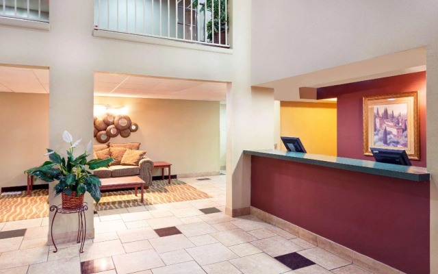 photo 2 of Rodeway Inn & Suites Chandler - Phoenix South I-10