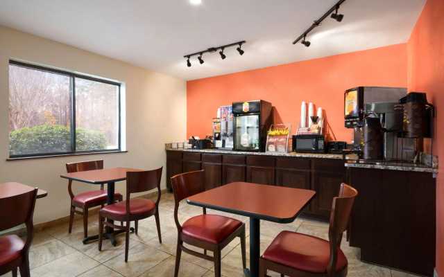 photo 5 of Super 8 by Wyndham Charlotte University