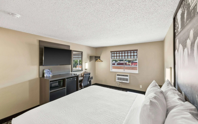 photo 3 of Super 8 by Wyndham Charlottesville