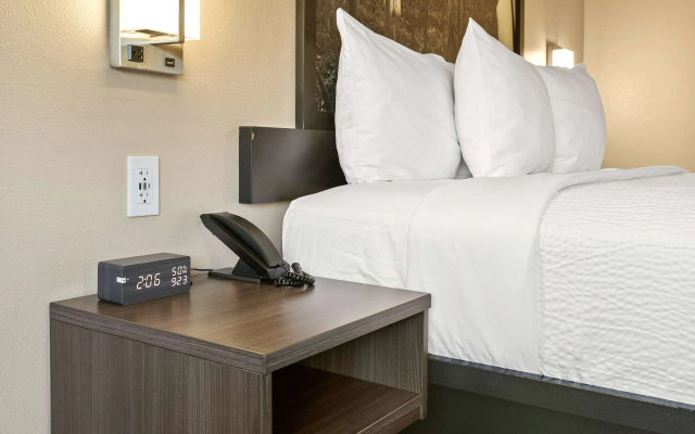 photo 4 of Super 8 by Wyndham Charlottesville