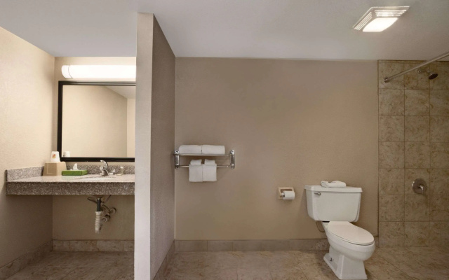 photo 4 of Super 8 by Wyndham Chattanooga/East Ridge