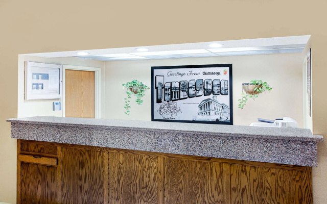 photo 2 of Super 8 By Wyndham Chattanooga/Hamilton Place