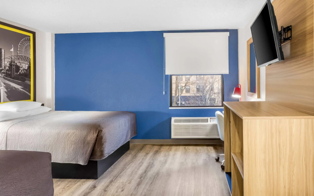 photo 3 of Super 8 by Wyndham Chicago IL
