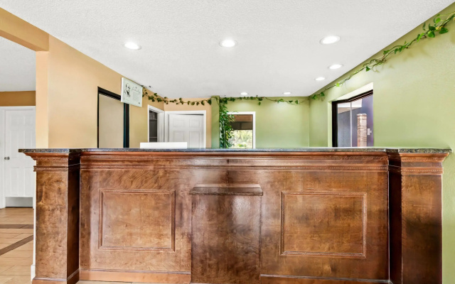 photo 2 of Super 8 by Wyndham Cincinnati/Springdale OH