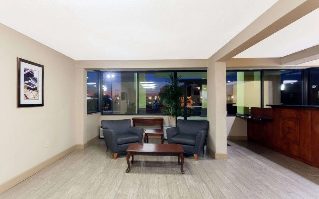 photo 2 of Super 8 by Wyndham Clarksville Northeast