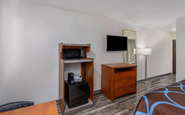 photo 3 of Super 8 by Wyndham Clayton