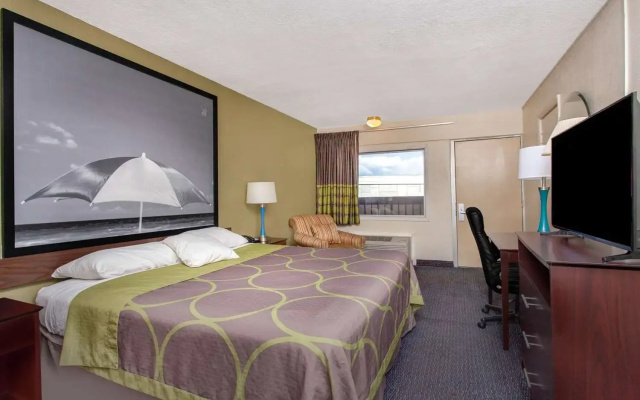 photo 3 of Super 8 By Wyndham Clearwater/Us Hwy 19 N