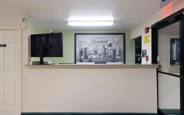 photo 2 of Super 8 by Wyndham Cleveland