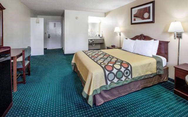 photo 3 of Super 8 by Wyndham Clinton