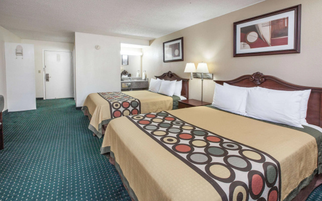 photo 4 of Super 8 by Wyndham Clinton