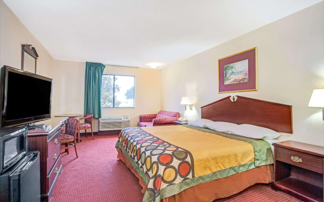 photo 3 of Super 8 by Wyndham Clinton