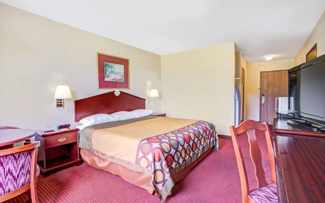 photo 4 of Super 8 by Wyndham Clinton