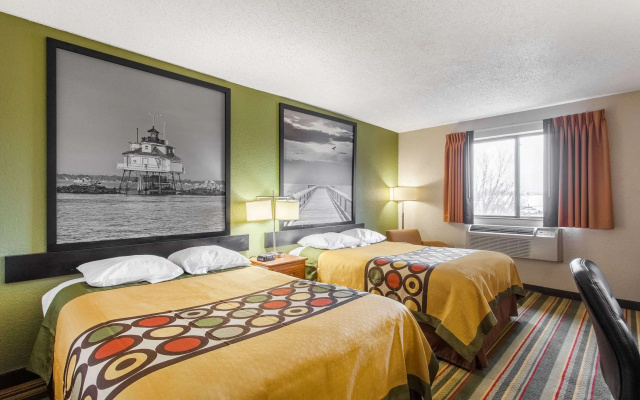 photo 2 of Super 8 by Wyndham College Park Wash DC Area