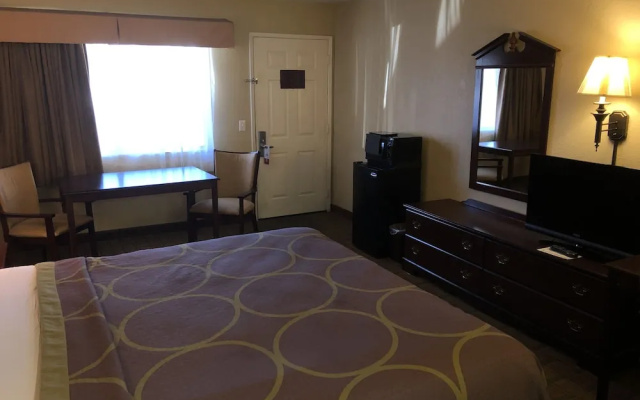 photo 4 of Super 8 Corning