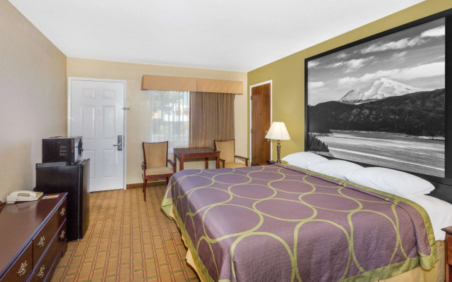 photo 4 of Super 8 by Wyndham Corning