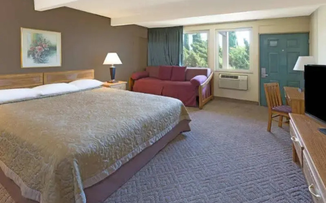photo 4 of Costa Mesa Inn
