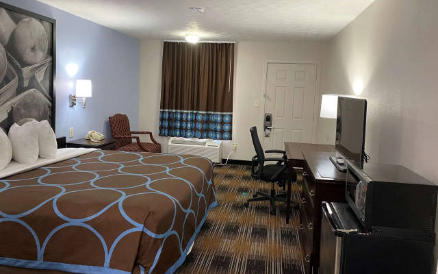 photo 3 of Super 8 by Wyndham Covington