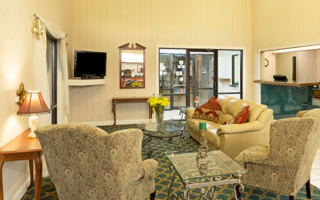 photo 2 of Super 8 by Wyndham Covington