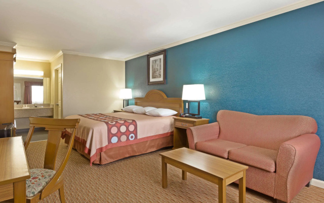photo 4 of Super 8 by Wyndham Covington