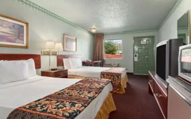 photo 4 of Super 8 Dallas Love Field Market Center