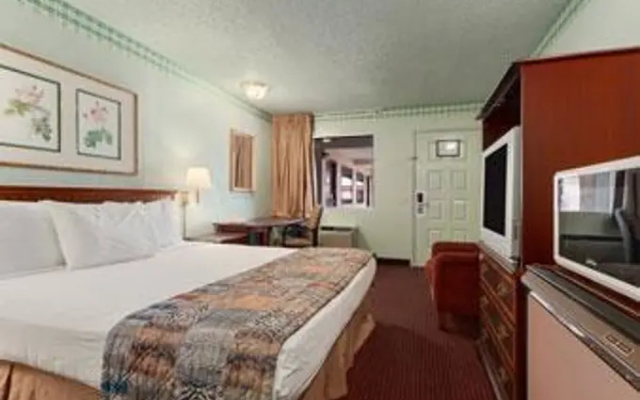 photo 5 of Super 8 Dallas Love Field Market Center