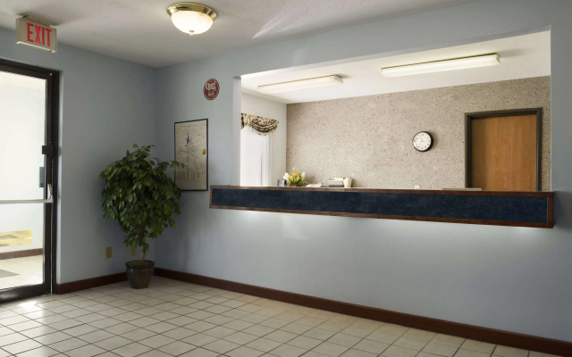 photo 2 of Super 8 by Wyndham Danville