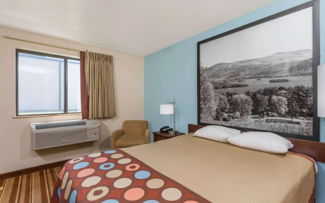 photo 3 of Super 8 by Wyndham Danville VA