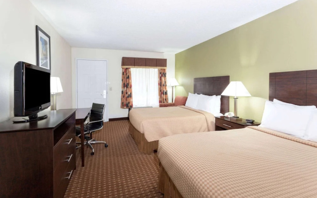 photo 4 of Super 8 Decatur/Dntn/Atlanta Area